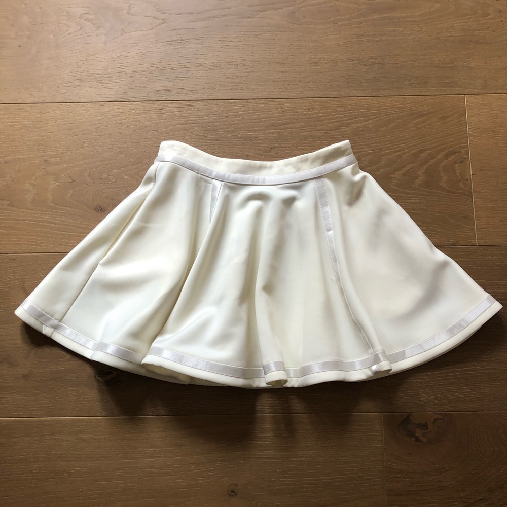 White flowy high waist mini skirt